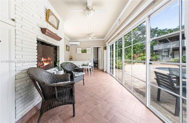 325 Bayberry Dr, Plantation, FL 33317