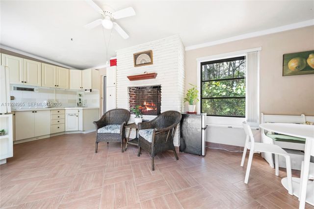 325 Bayberry Dr, Plantation, FL 33317