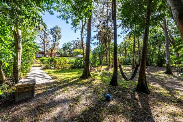 325 Bayberry Dr, Plantation, FL 33317