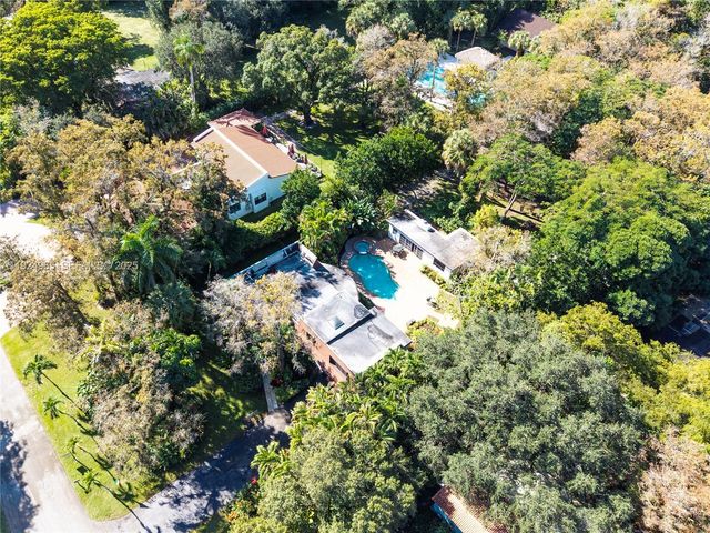 325 Bayberry Dr, Plantation, FL 33317