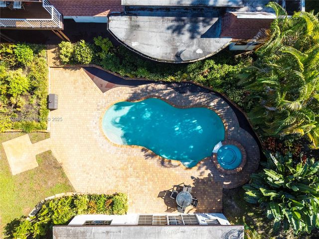 325 Bayberry Dr, Plantation, FL 33317