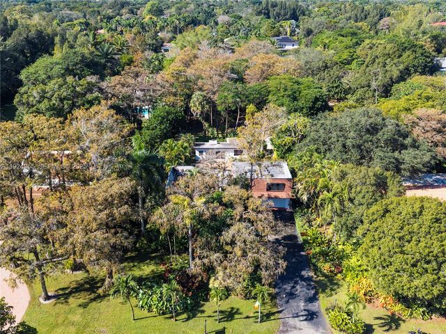 325 Bayberry Dr, Plantation, FL 33317