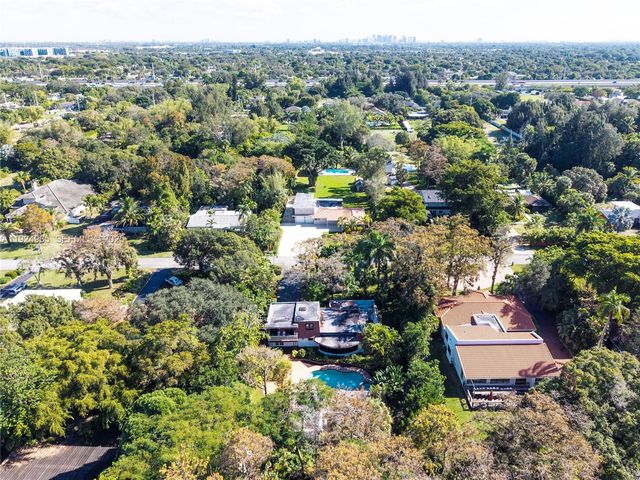 325 Bayberry Dr, Plantation, FL 33317