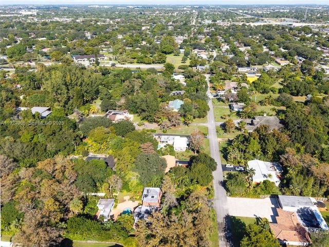 325 Bayberry Dr, Plantation, FL 33317
