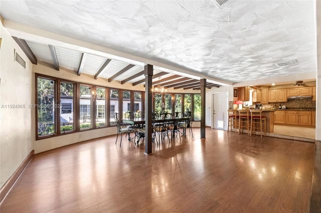 325 Bayberry Dr, Plantation, FL 33317