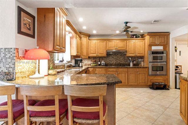 325 Bayberry Dr, Plantation, FL 33317