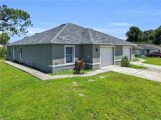 5236/5238 28th ST SW, Lehigh Acres, FL 33973