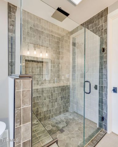 3826 Lake Valley Drive, Kingsport, TN 37664