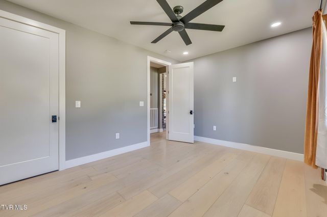 3826 Lake Valley Drive, Kingsport, TN 37664