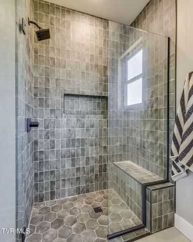 3826 Lake Valley Drive, Kingsport, TN 37664