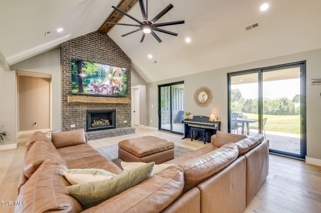 3826 Lake Valley Drive, Kingsport, TN 37664