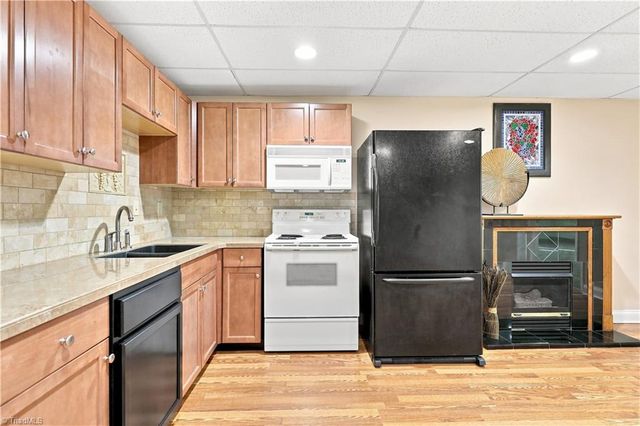 6112 Four Oaks Court, Summerfield, NC 27358
