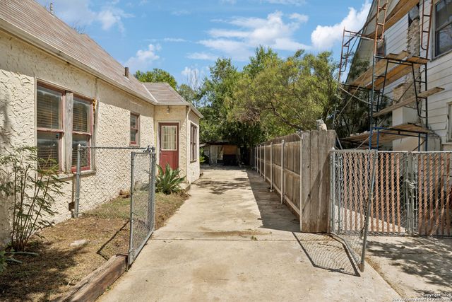 1643 rosewood, San Antonio, TX 78201