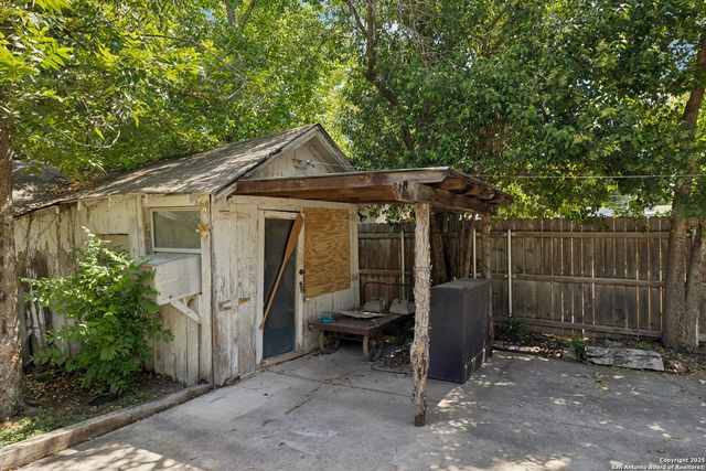 1643 rosewood, San Antonio, TX 78201