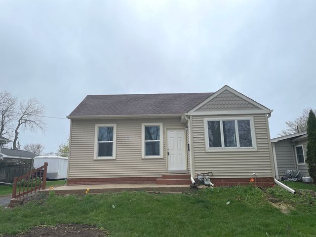 114 E Richmond Street, Westmont, IL 60559