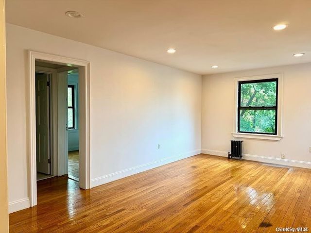 14 Beach Road 3B, Great Neck, NY 11023