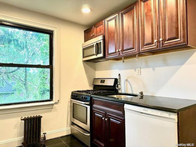 14 Beach Road 3B, Great Neck, NY 11023