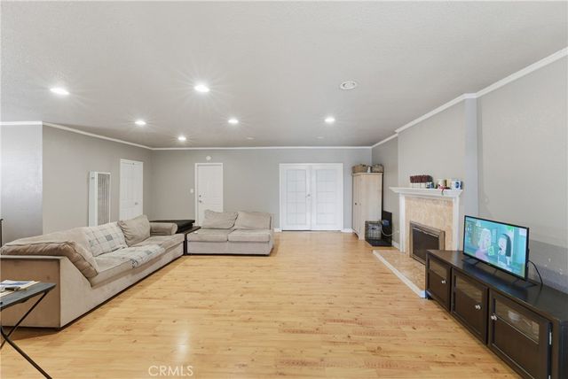 12236 Elva, Los Angeles, CA 90059