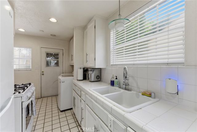 12236 Elva, Los Angeles, CA 90059