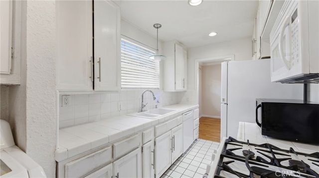12236 Elva, Los Angeles, CA 90059