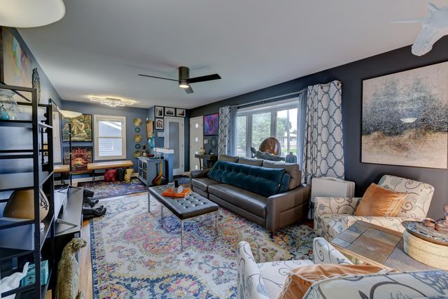 8050 Columbia Avenue, Munster, IN 46321