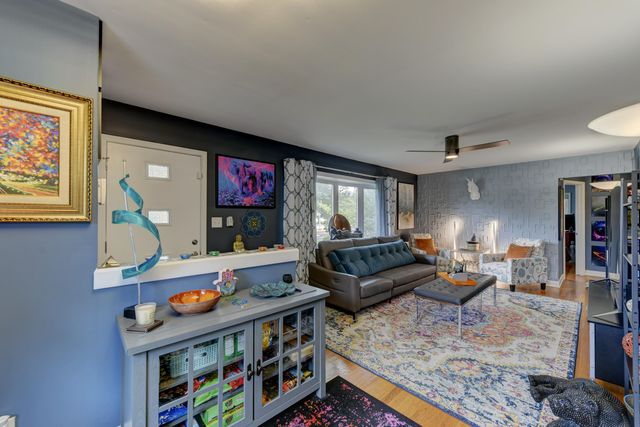 8050 Columbia Avenue, Munster, IN 46321