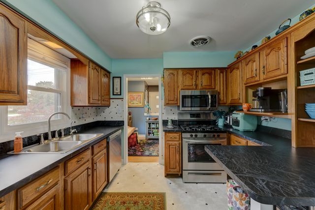 8050 Columbia Avenue, Munster, IN 46321