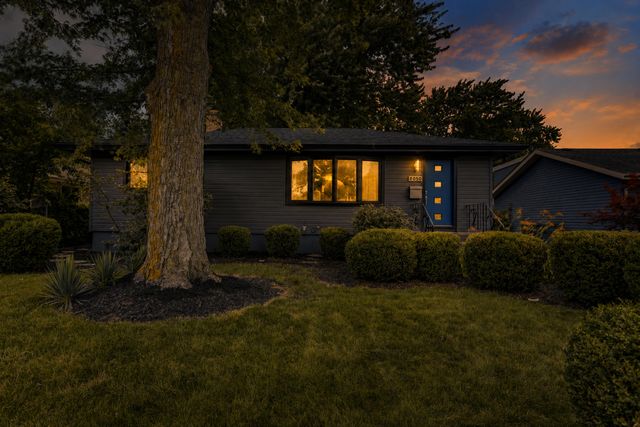 8050 Columbia Avenue, Munster, IN 46321