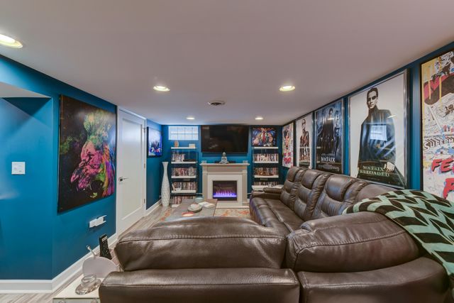 8050 Columbia Avenue, Munster, IN 46321