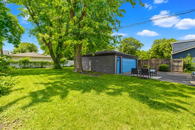 8050 Columbia Avenue, Munster, IN 46321