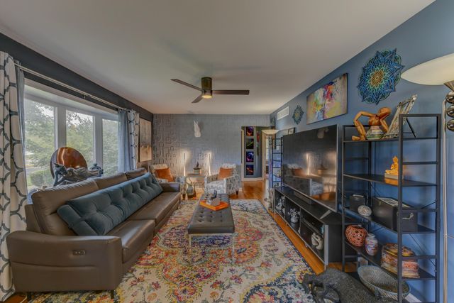 8050 Columbia Avenue, Munster, IN 46321