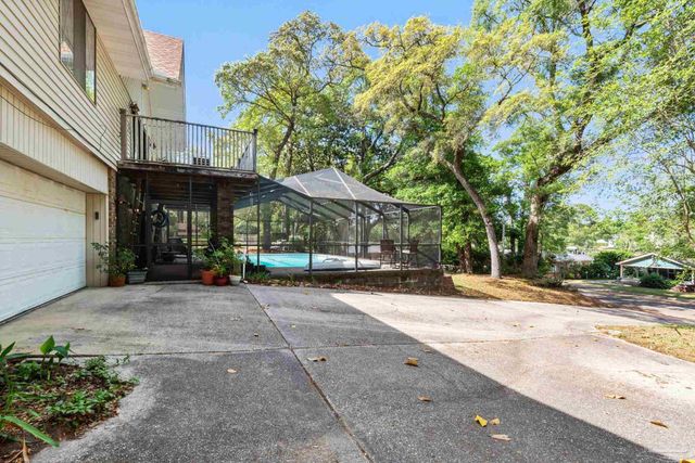 3848 Menendez Dr, Pensacola, FL 32503