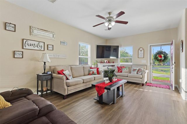 9810 Oak Leaf Drive, Baytown, TX 77521