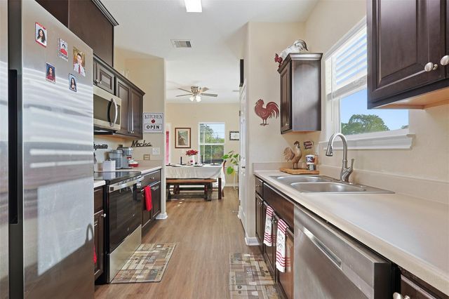 9810 Oak Leaf Drive, Baytown, TX 77521