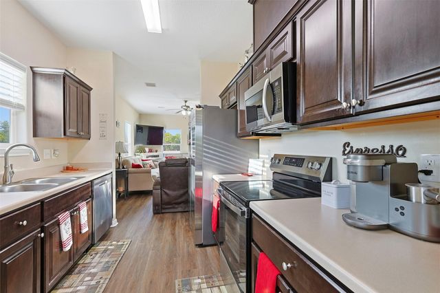 9810 Oak Leaf Drive, Baytown, TX 77521