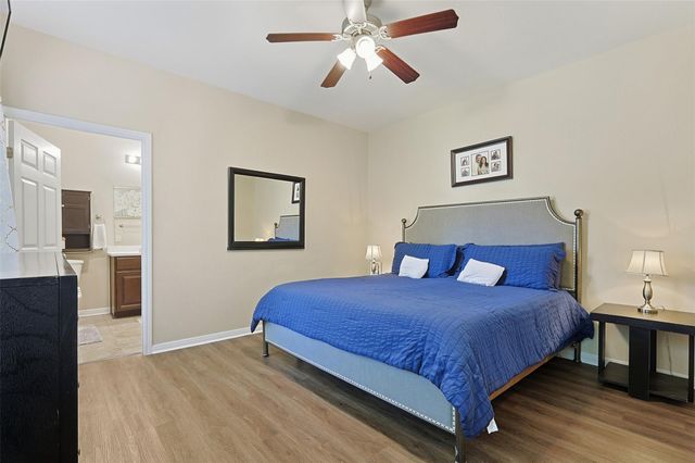 9810 Oak Leaf Drive, Baytown, TX 77521