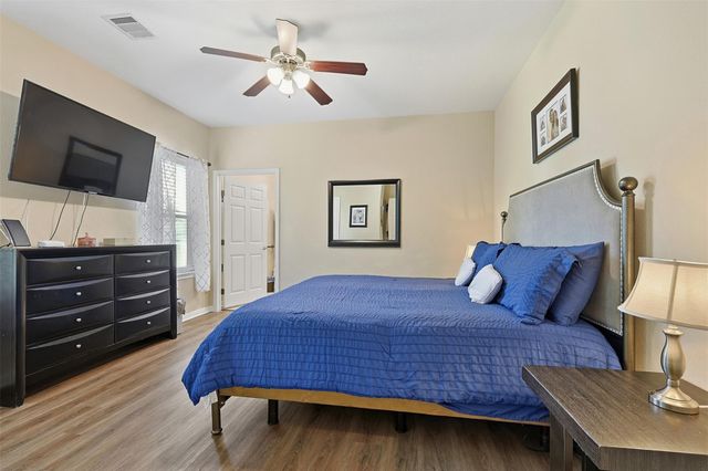 9810 Oak Leaf Drive, Baytown, TX 77521