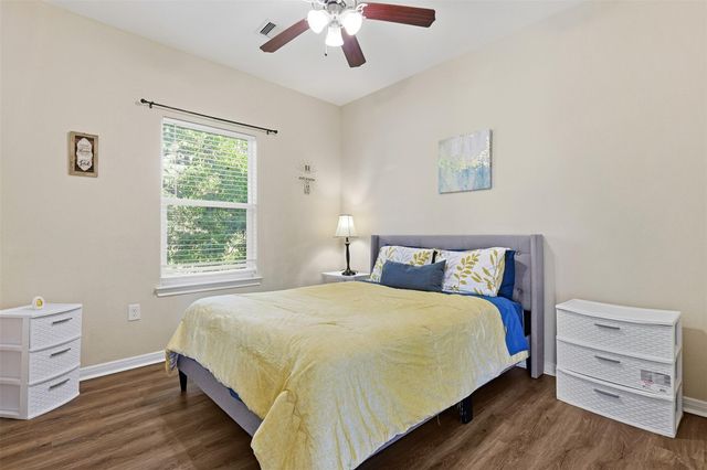 9810 Oak Leaf Drive, Baytown, TX 77521