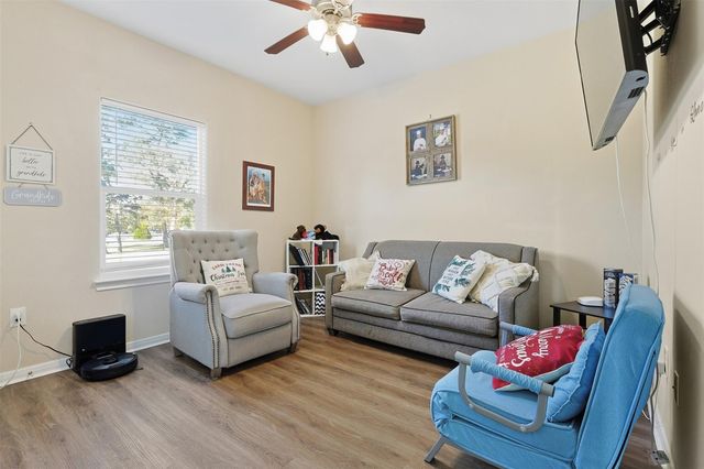 9810 Oak Leaf Drive, Baytown, TX 77521