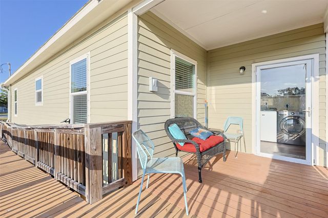 9810 Oak Leaf Drive, Baytown, TX 77521