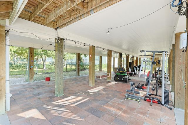 9810 Oak Leaf Drive, Baytown, TX 77521