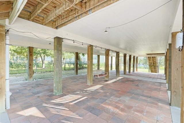 9810 Oak Leaf Drive, Baytown, TX 77521