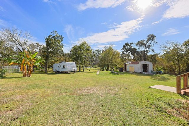 9810 Oak Leaf Drive, Baytown, TX 77521