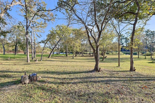 9810 Oak Leaf Drive, Baytown, TX 77521