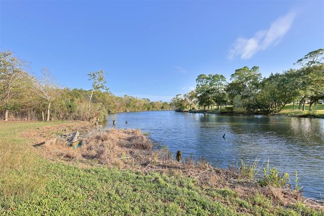 9810 Oak Leaf Drive, Baytown, TX 77521