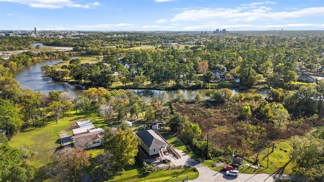 9810 Oak Leaf Drive, Baytown, TX 77521