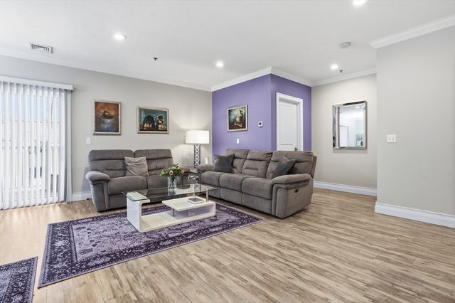 181 S Franklin St 206, Holbrook, MA 02343