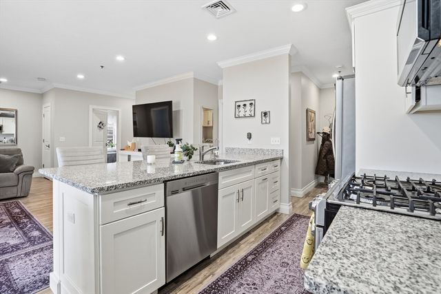 181 S Franklin St 206, Holbrook, MA 02343