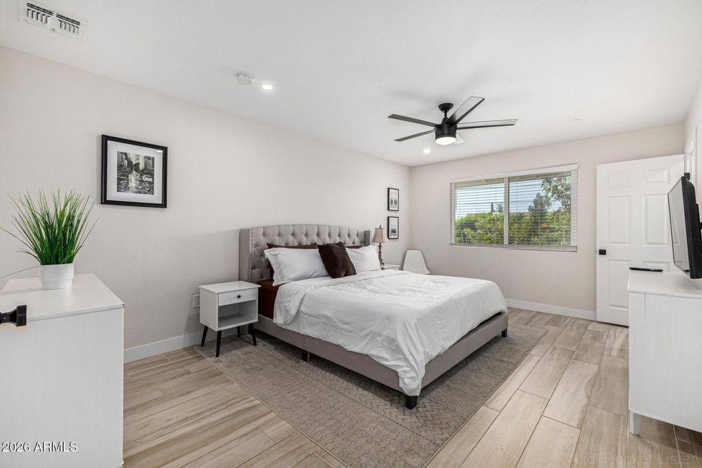 Image 11 of property listing at 10141 W PEBBLE BEACH Drive, Sun City, AZ 85351