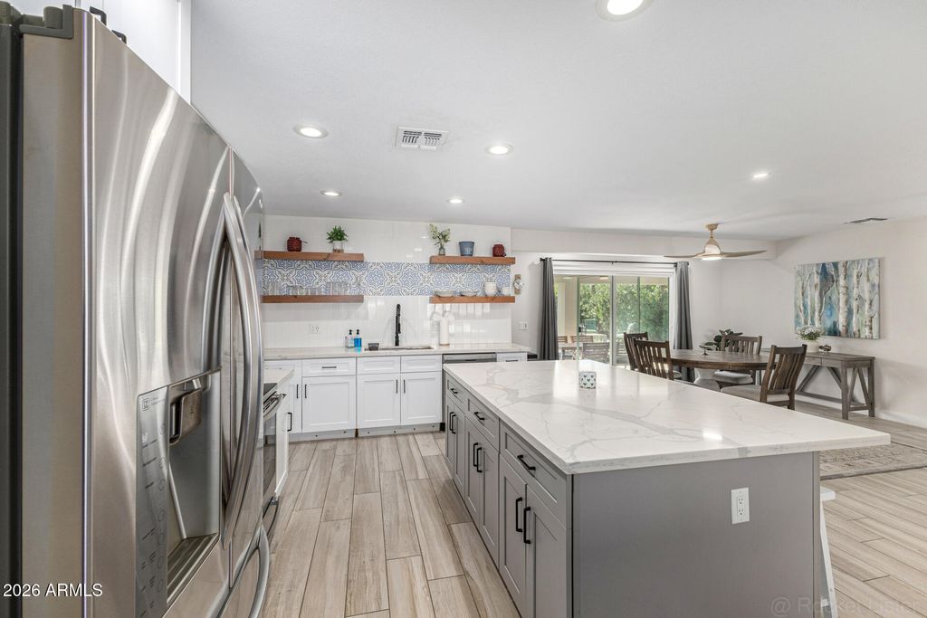 Image 13 of property listing at 10141 W PEBBLE BEACH Drive, Sun City, AZ 85351